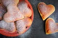 Gogosi cu vin in stil italian  Sursa foto shutterstock 2009952353 jpg
