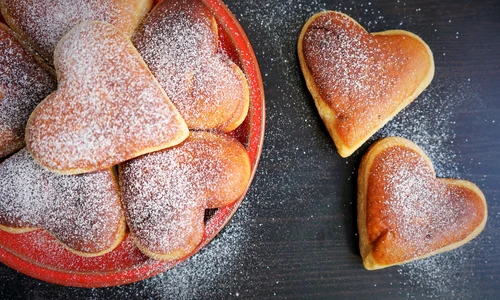 Gogosi cu vin in stil italian  Sursa foto shutterstock 2009952353 jpg