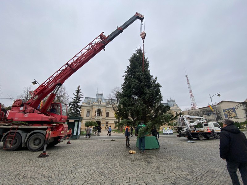 Ieşenii, aproape mulţumiţi de Târgul de Crăciun. Ce îşi doresc, cu adevărat, de Sărbători