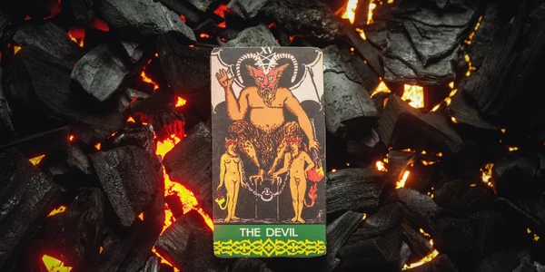 diavolul satana carte tarot shutterstock 2173310833 jpg