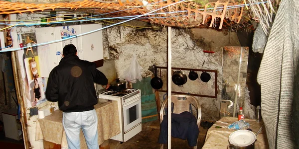 Românii locuiau în grote, unde își amenajaseră veritabile locuințe
