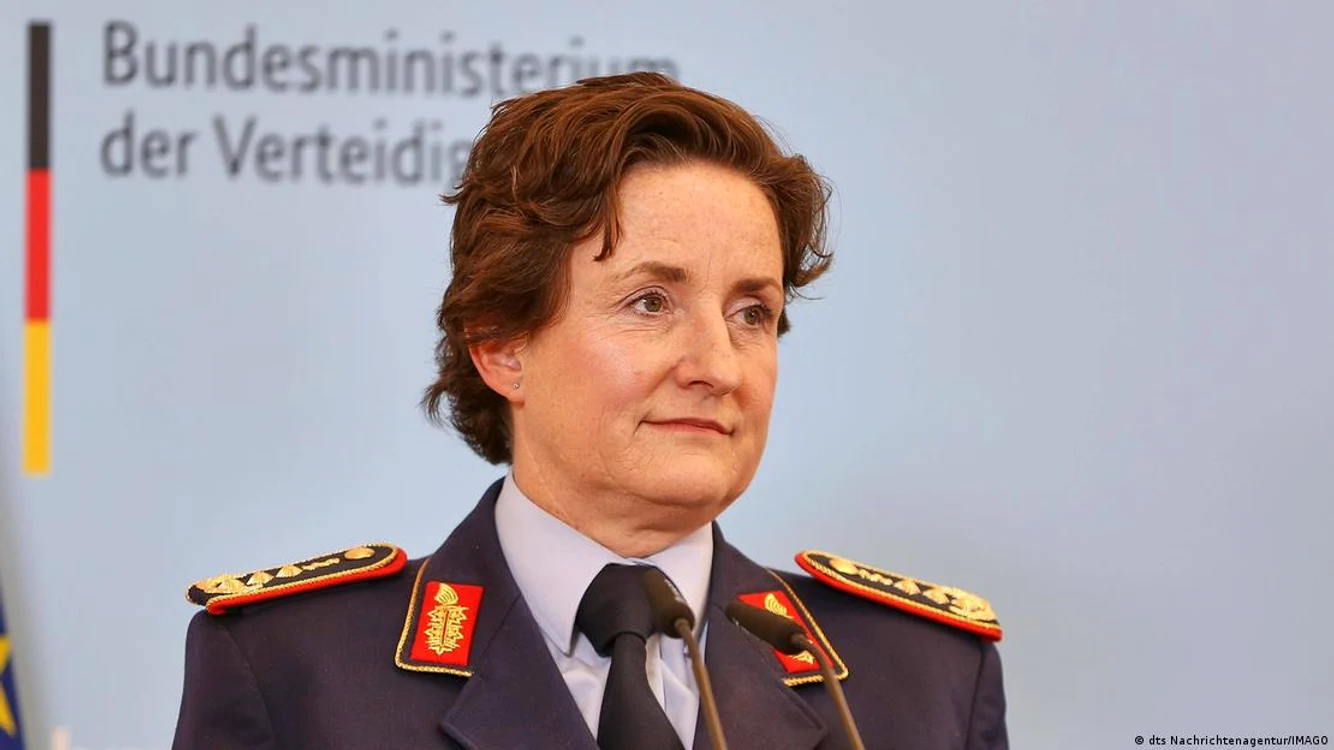 În 2025, Nicole Schilling a devenit prima femeie militar ajunsă adjunctă a șefului armatei terestre