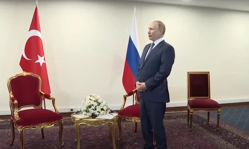 Vladimir Putin lăsat să aștepte de Erdogan (foto: Captură video Youtube)