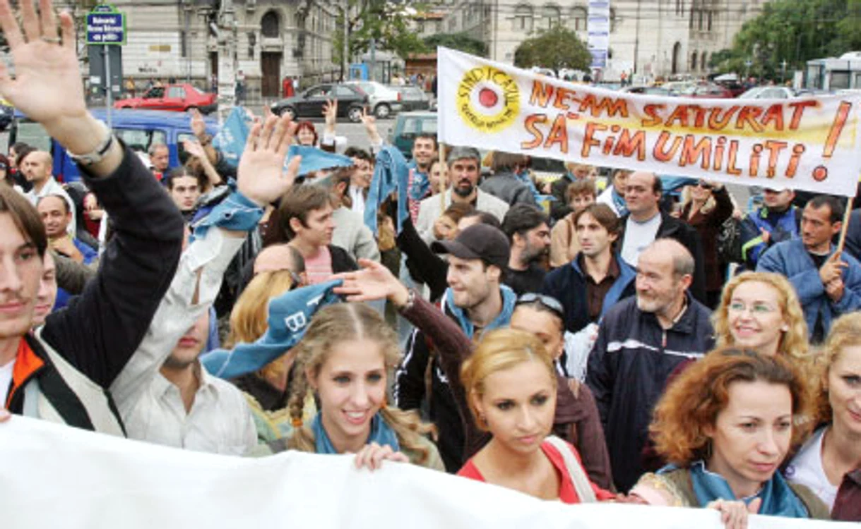 
    Artiştii au mai ieşit în stradă când Guvernul a încercat să le ia din bani  