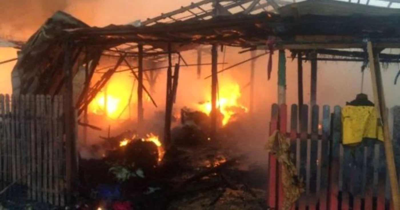 600 de standuri au fost mistuite de flăcări