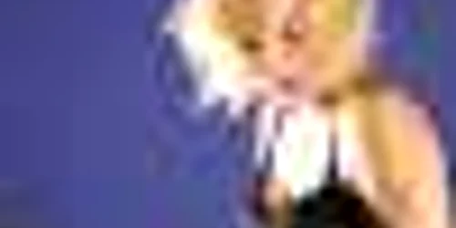 Ofelia Popii interpretează toate cele şapte roluri din producţia Felii