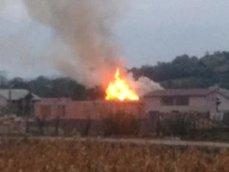 incendiu Trestiana la vila unui fost politist