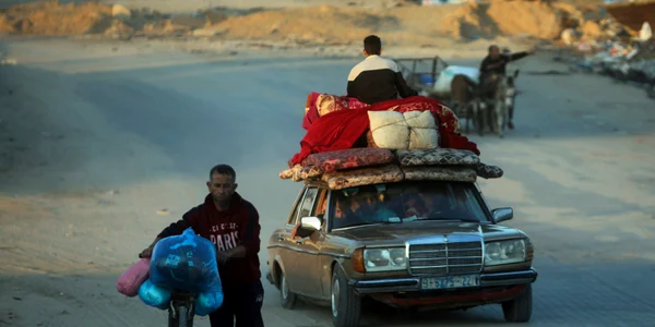 Palestinieni fugind din fasia gaza Khan Younis profimedia 0830636544 jpg