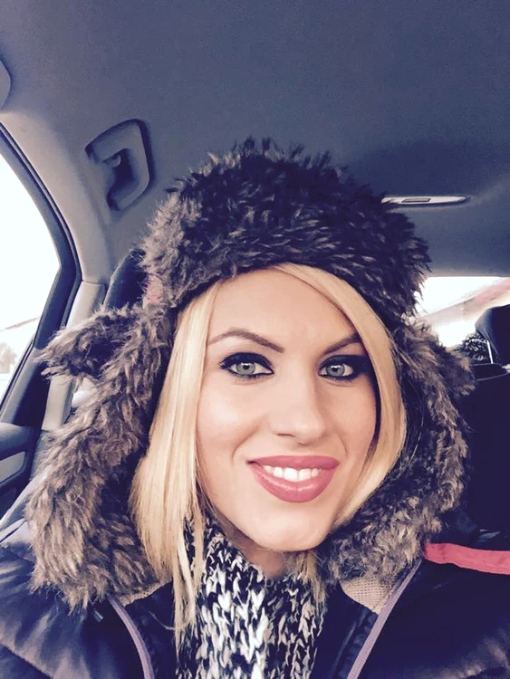 Amna este secretoasă şi nu vrea să ne povestească ce se întâmplă în dormitor