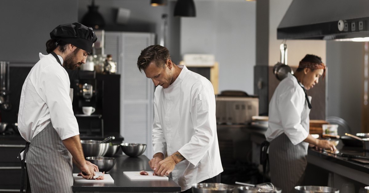 Primul restaurant din lume condus de un bucătar AI în Dubai