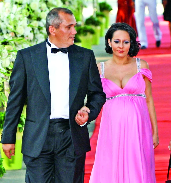 
    După patru ani de concubinaj, îşi pun pirostriile la vară  