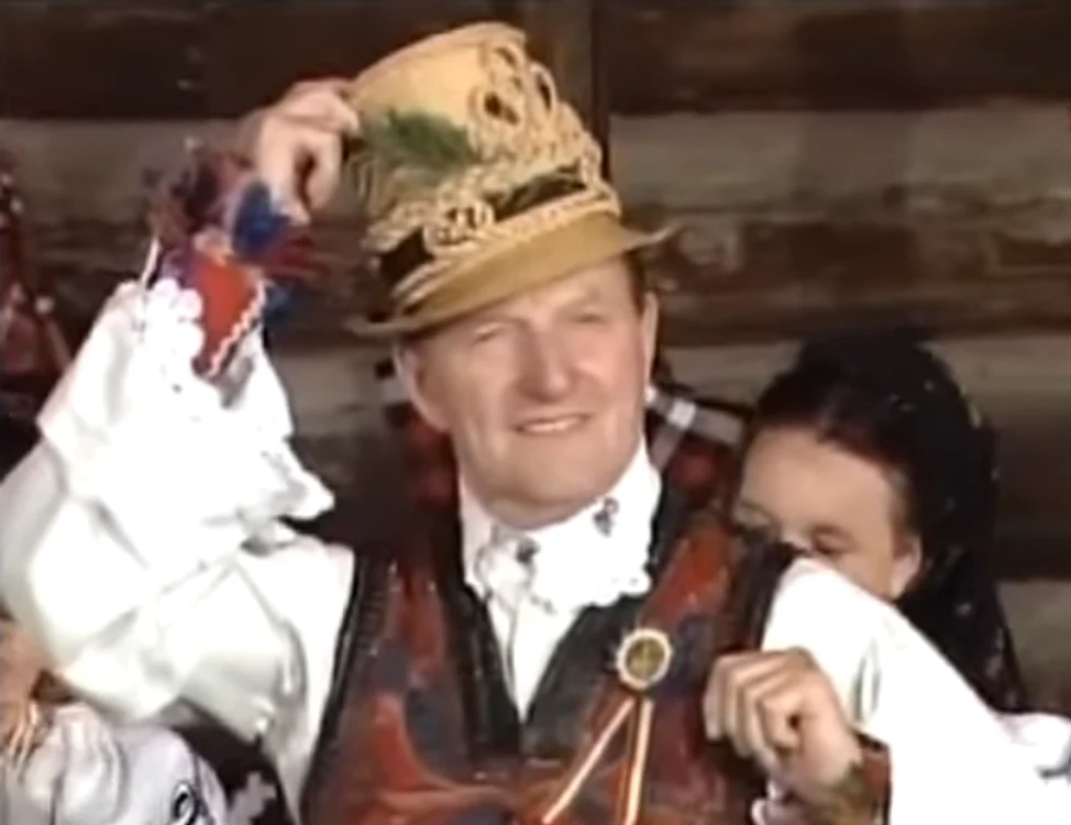 
    Solistul de muzică populară Nicolae Sabău a murit la vârsta de 91 de anifoto: captură YouTube  