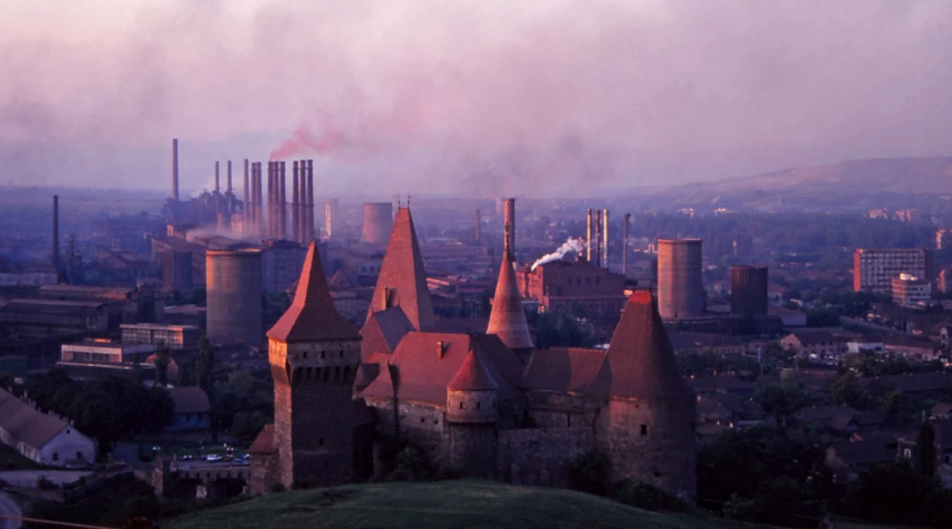 Hunedoara în anii 90. Foto: Peter de Graaf.