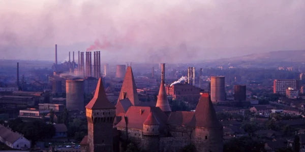Castelul corvinilor in anii 90 Foto peter de graaf