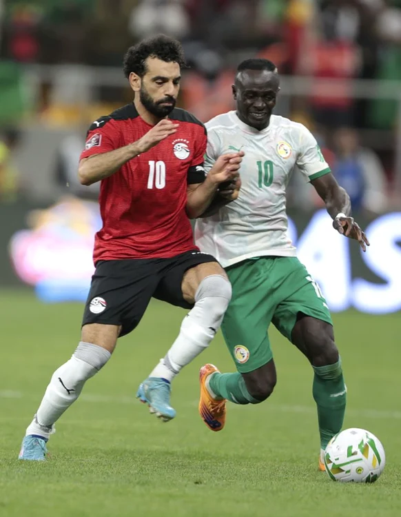 Salah a pierdut duelul cu Mane (FOTO: EPA)