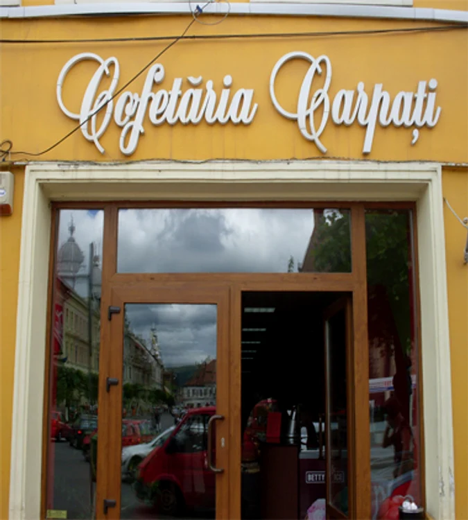 La Cluj, cofetăria Carpaţi jpeg