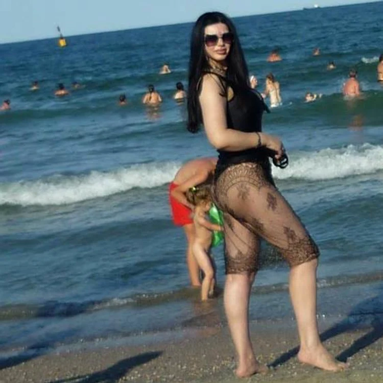 Marinela Nițu la plajă