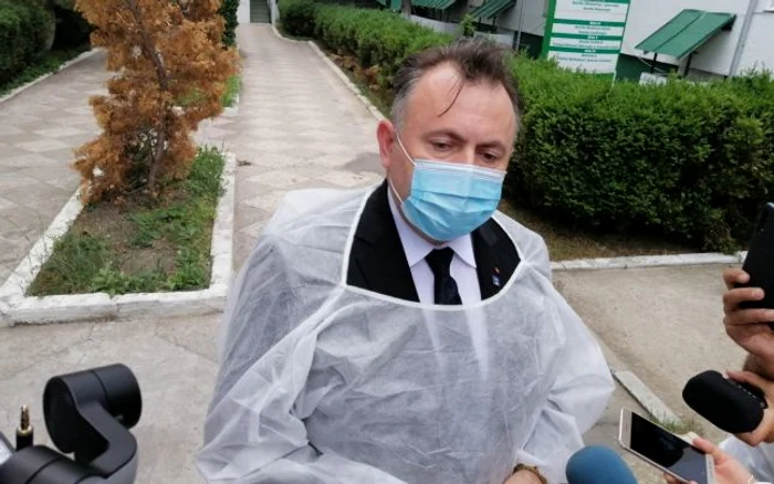 Tătaru a precizat că în anumite situaţii şi calitatea materialelor ar fi putut duce la infectări ale personalului medical.