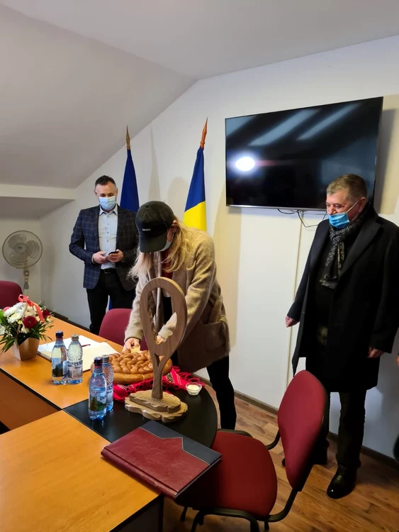 Simona Halep a primit și un cadou sculptat