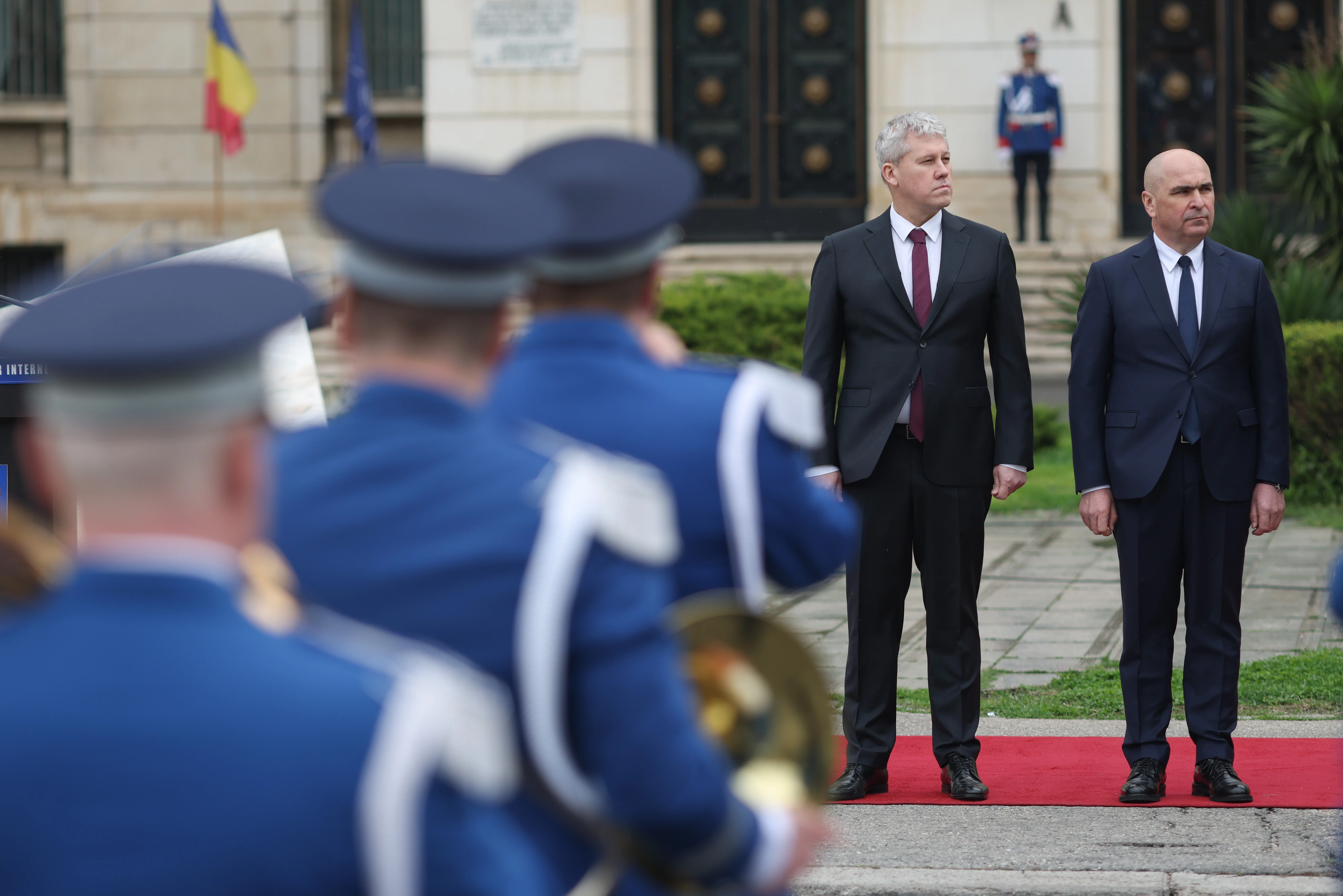 Ce a răspuns premierul Bolojan, întrebat dacă e potrivit Cătălin Predoiu la șefia SRI