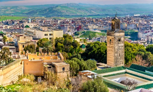 Moscheea de la Poarta Bab Guissa din Fez - Maroc FOTO Shutterstock 