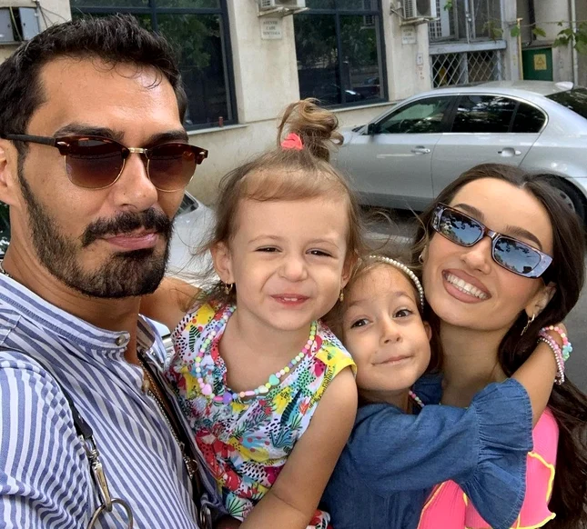 George Burcea, cu Viviana Sposub şi fiicele sale