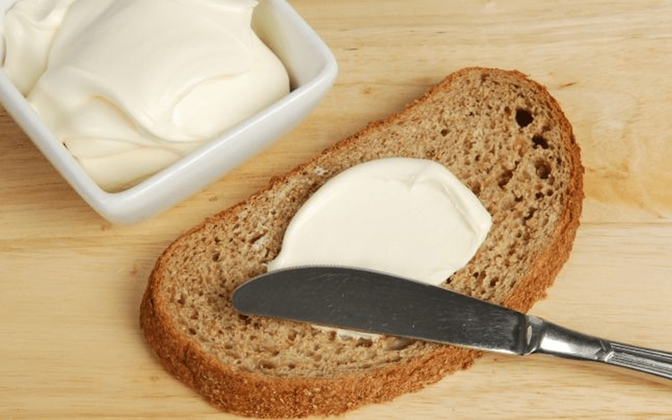 Pate-ul vegetal și margarina, bombele cu ceas de pe masă. Câte E-uri punem în farfurie la o gustare