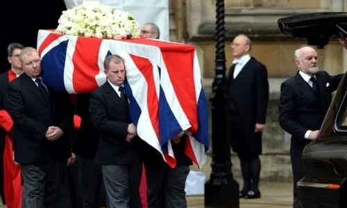 Înmormântarea "Doamnei de Fier"  Sicriul cu trupul neînsufleţit al lui Margaret Thatcher, transportat la catedrala St Paul jpeg