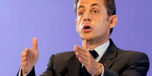 Angajate alese după înălţime pentru vizita lui Sarkozy