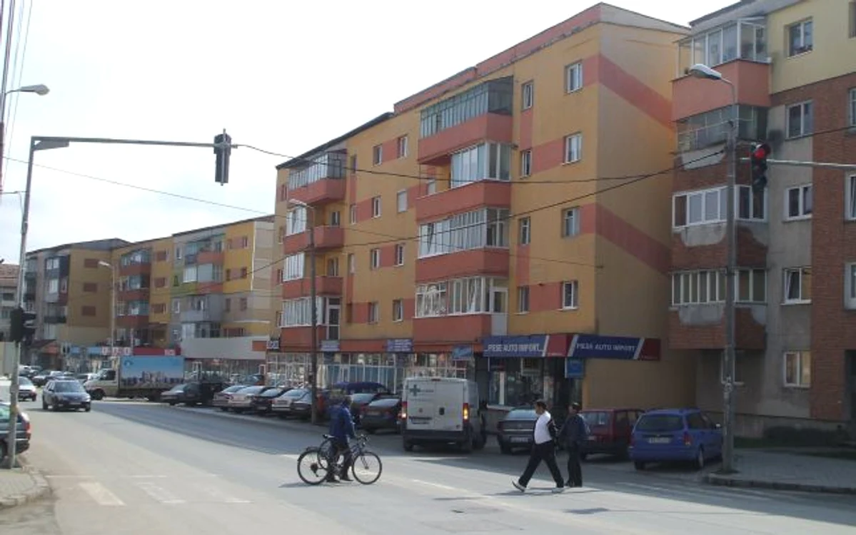 Locatarii nu au ţinut cont decât de propriile preferinţe atunci când au vopsit faţadele