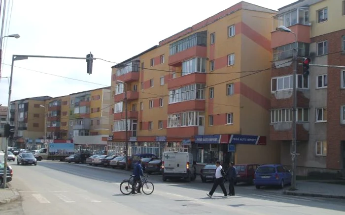 Locatarii nu au ţinut cont decât de propriile preferinţe atunci când au vopsit faţadele