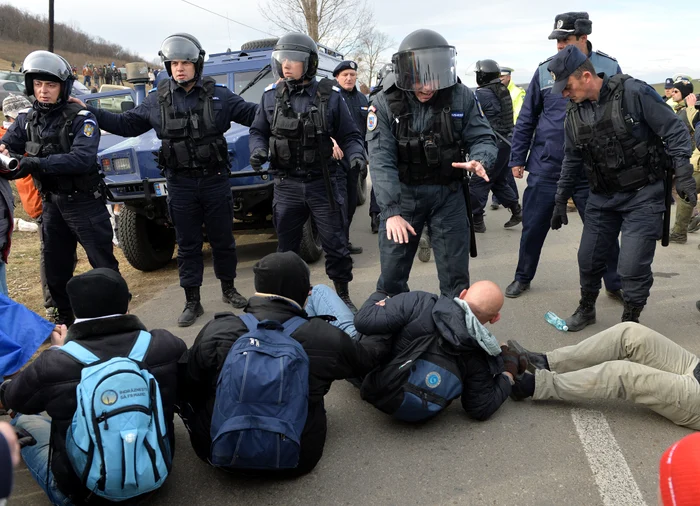 Activiști de mediu veniți la Pungești pentru proteste. FOTO: AFP