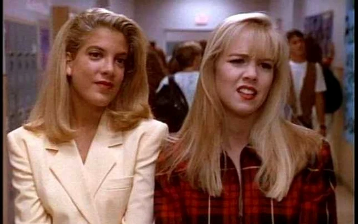 Tori Spelling şi Jennie Garth din „Beverly Hills“