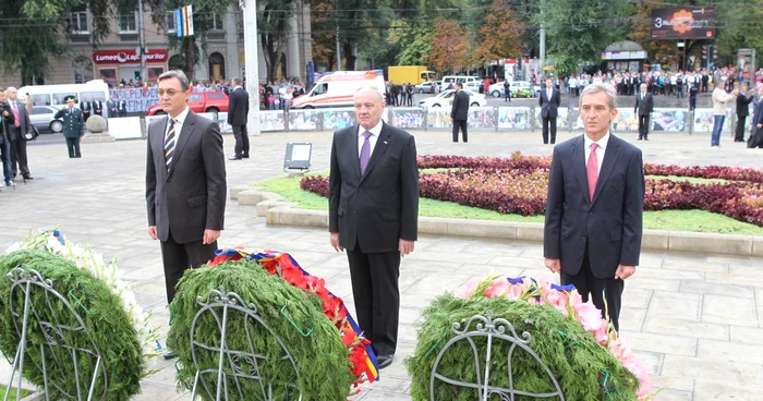 Primele persoane în stat au depus flori la monumentul domnitorului Ştefan cel Mare FOTO: Tudor Iovu