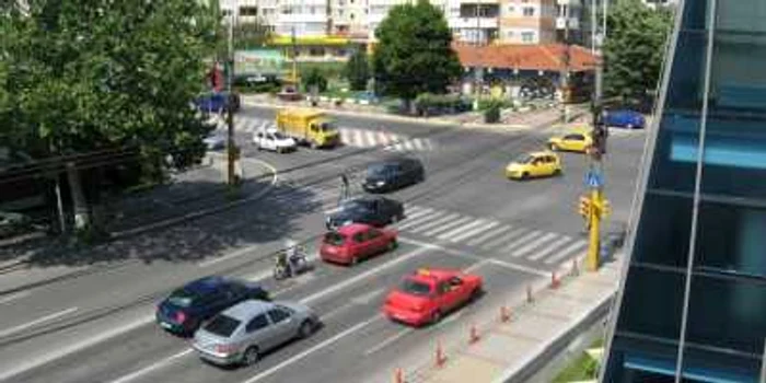 La Delfinariu este soare, iar termometrul din intersecţie arată 23 de grade Celsius