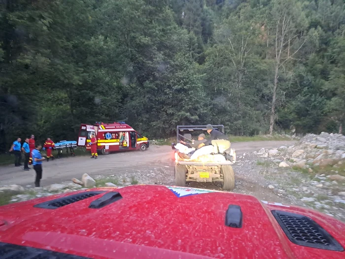 Victima a fost preluată de SMURD. FOTO Salvamont Argeș