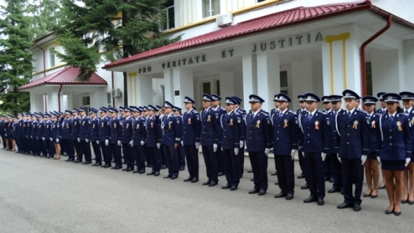 Elevi la școlile care pregătesc polițiști ale MAI