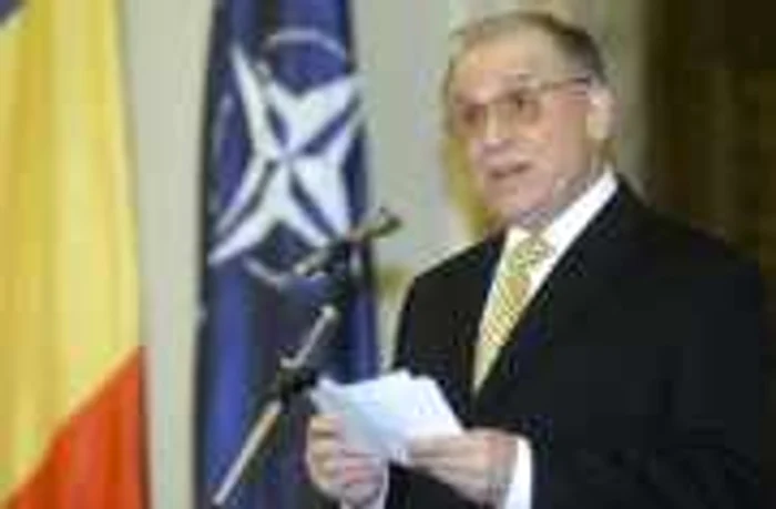 Ion Iliescu suferă de „amnezie tematică sau electivă“