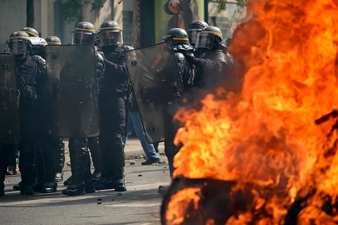 
    Protestele au devenit rapid violente Foto: Getty  