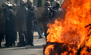 proteste violente franta paris 2 jpeg