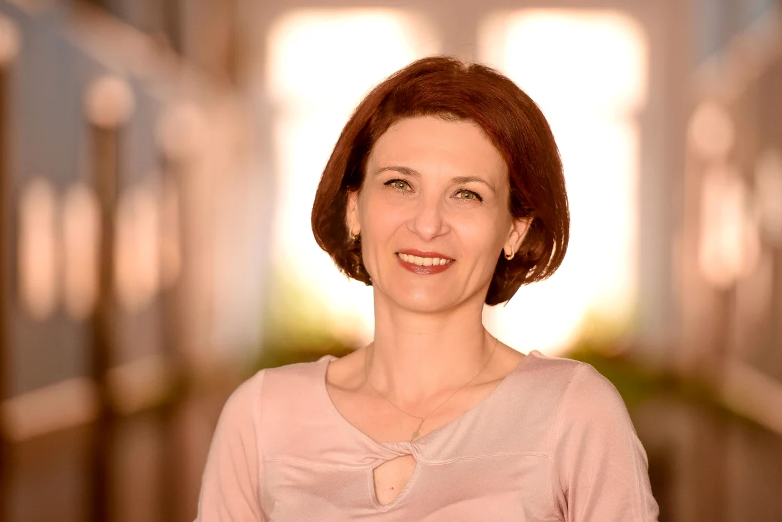 Laura a făcut din orele de școală o experiență fascinantă pentru elevii săi FOTO proiectulmerito.ro