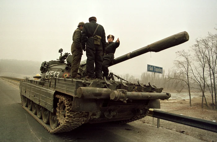 Armata a încercat să oprească marșul minerilor spre Capitală în februarie 1999foto: Mediafax