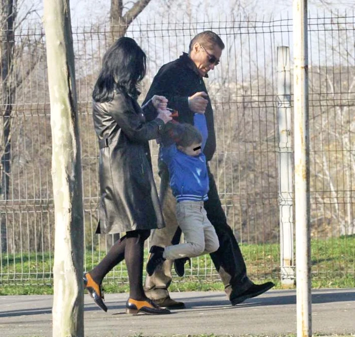 Martie 2015: Împreună cu Silvia Chifiriuc şi fiul lor, la o plimbare în parc