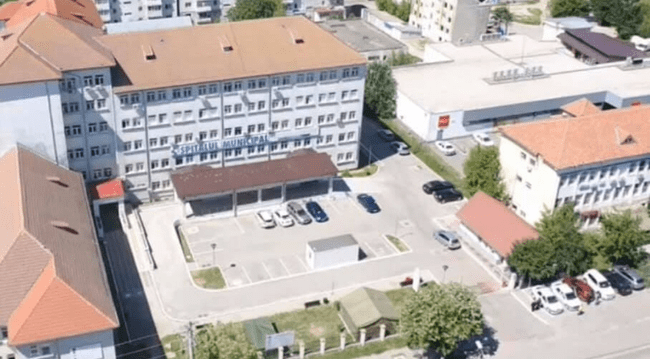 Bărbatul care a lovit cu pumnii în față o doctoriță la spitalul din Fetești a fost reținut 