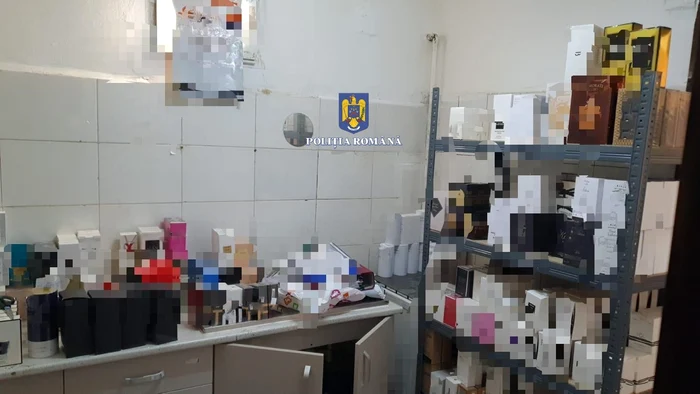 Polițiștii au confiscat parfumuri contrafăcute