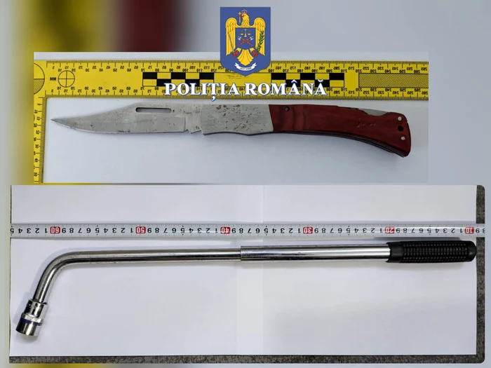 Obiectele găsite asupra bărbatului. FOTO Poliția Română