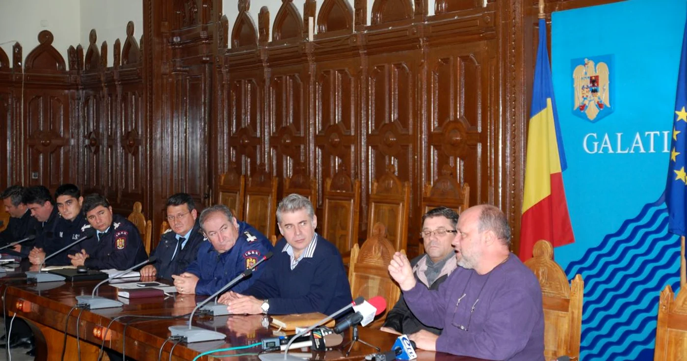 Bocăneanu (centrul imaginii) a fost trimis din nou in arest preventiv. Foto: Adevărul