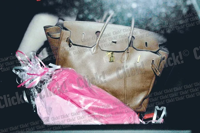 Monica Gabor s-a întors joi  seară din America, dar a  vrut să treacă neobservată (FOTOGRAFII: SORIN PUIU)