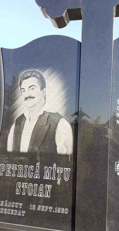 Celebrul artist a murit sâmbătă, 6 noiembrie, la Unitatea de Primiri Urgenţe a Spitalului Judeţean Reşiţa, unde fusese adus în stare gravă, cu insuficienţă respiratorie.