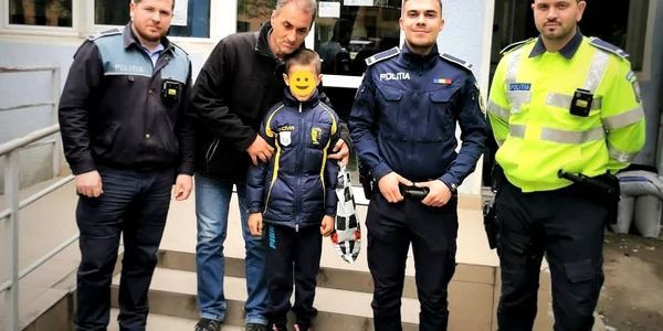 copil cu trotineta jpg